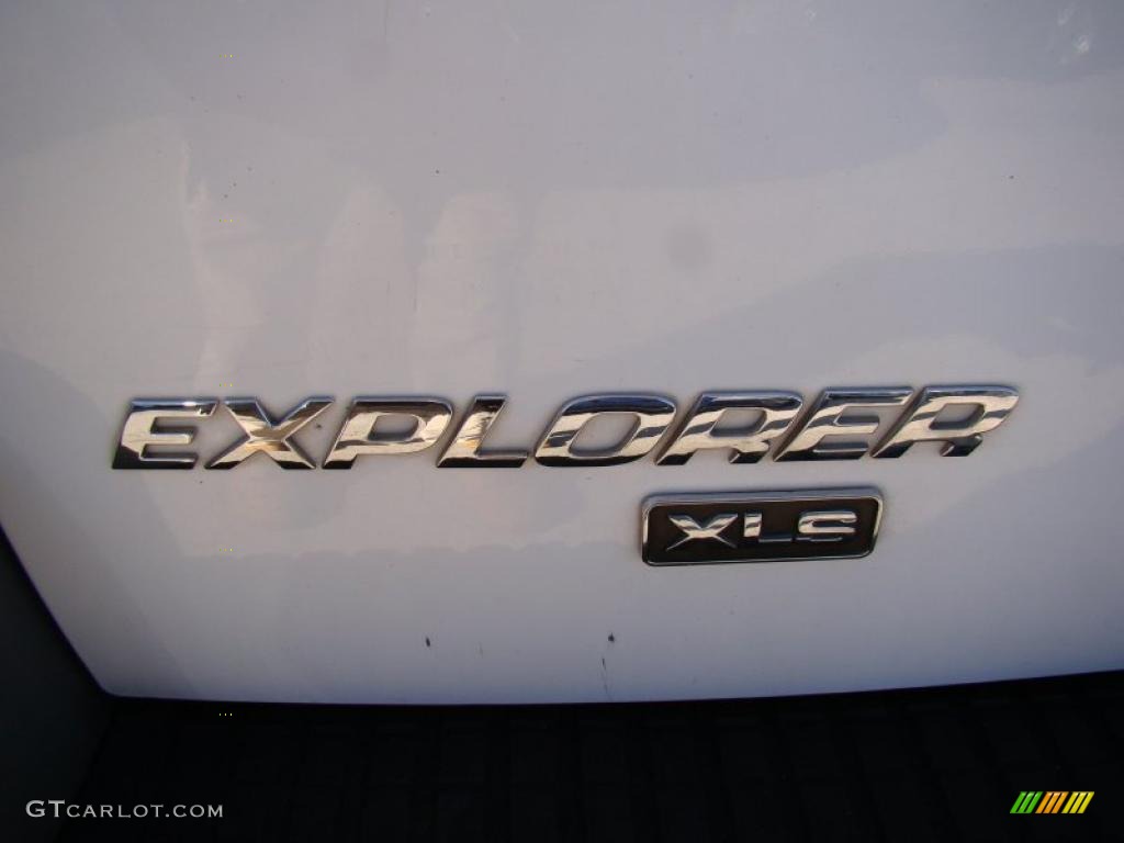 2002 Explorer XLS 4x4 - Oxford White / Graphite photo #34