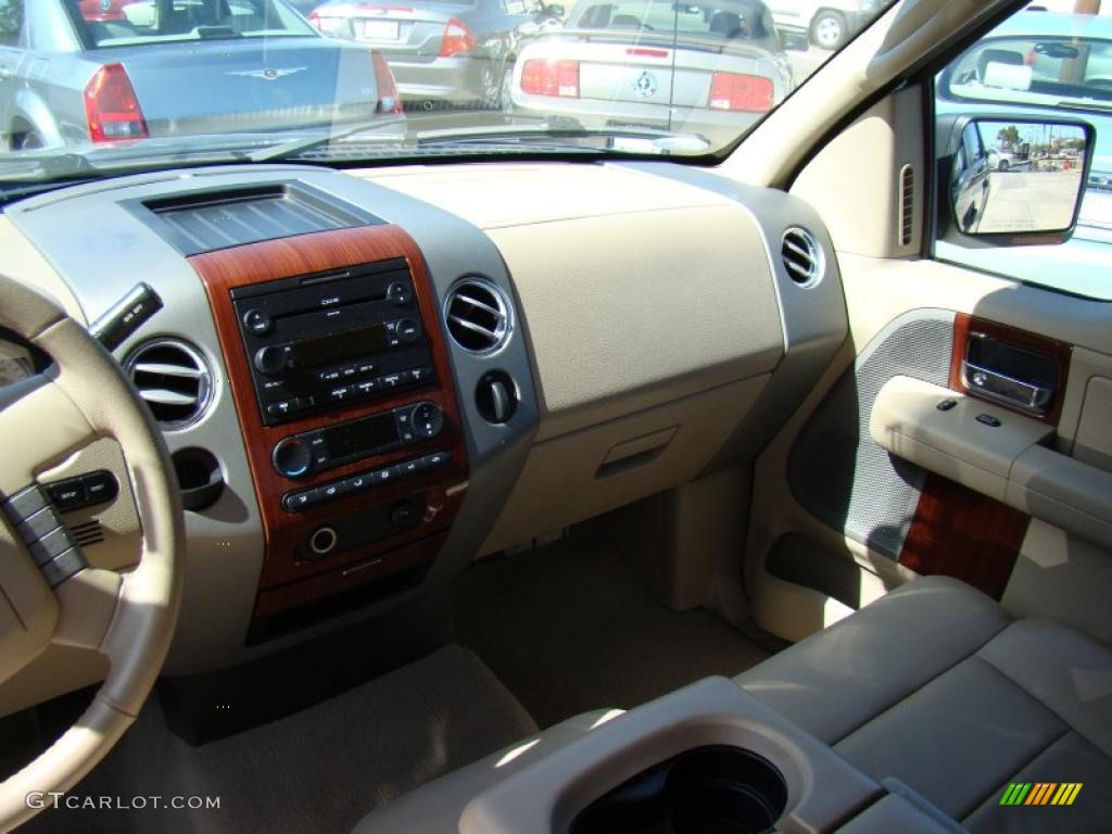 2006 F150 Lariat SuperCrew - Medium Wedgewood Blue Metallic / Tan photo #18