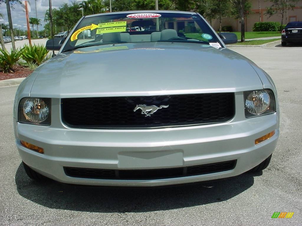2008 Mustang V6 Deluxe Convertible - Brilliant Silver Metallic / Light Graphite photo #8