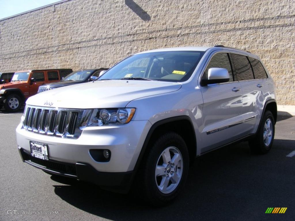 2011 Grand Cherokee Laredo 4x4 - Bright Silver Metallic / Dark Graystone/Medium Graystone photo #1