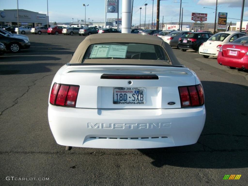 2000 Mustang V6 Convertible - Crystal White / Medium Parchment photo #6