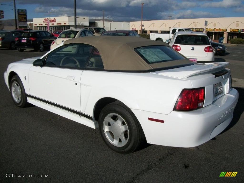 2000 Mustang V6 Convertible - Crystal White / Medium Parchment photo #7