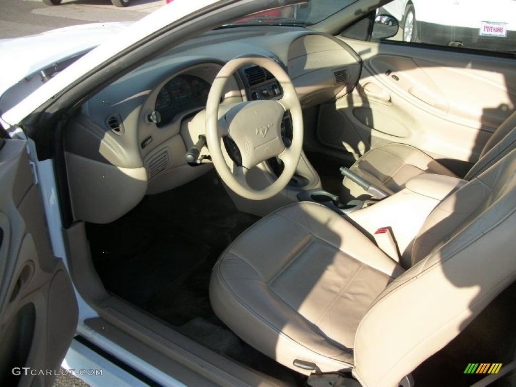 2000 Mustang V6 Convertible - Crystal White / Medium Parchment photo #9