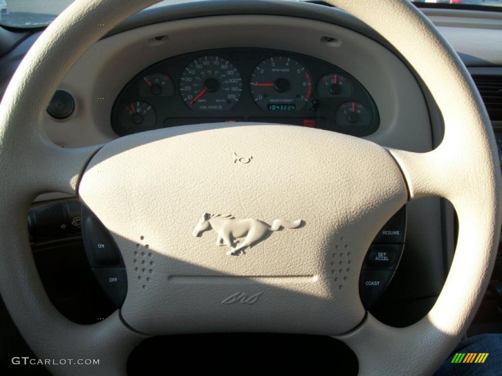 2000 Mustang V6 Convertible - Crystal White / Medium Parchment photo #10