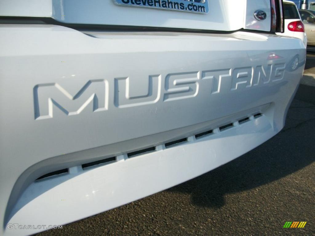 2000 Ford Mustang V6 Convertible Marks and Logos Photos