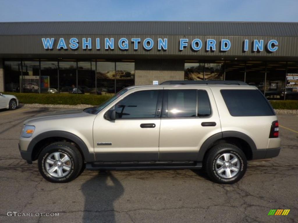 2006 Explorer XLT 4x4 - Pueblo Gold Metallic / Stone photo #1