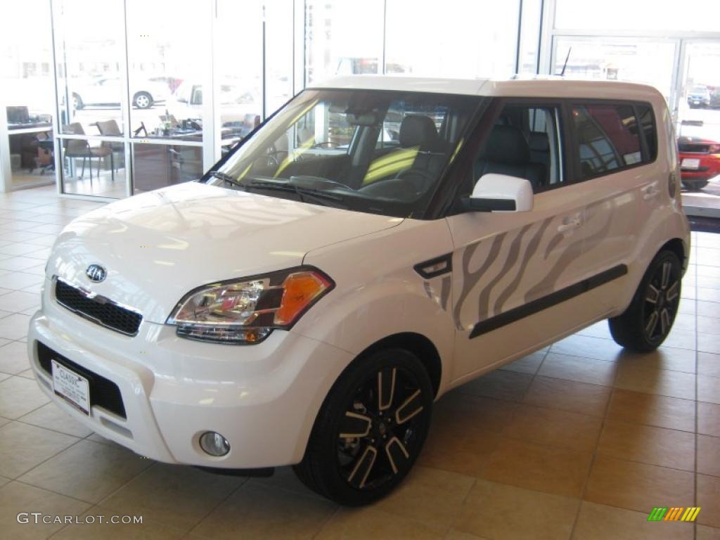 Clear White/Grey Graphics 2011 Kia Soul White Tiger Special Edition Exterior Photo #46251874