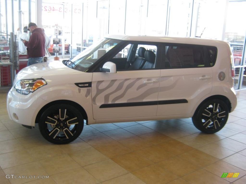 Clear White/Grey Graphics 2011 Kia Soul White Tiger Special Edition Exterior Photo #46251883