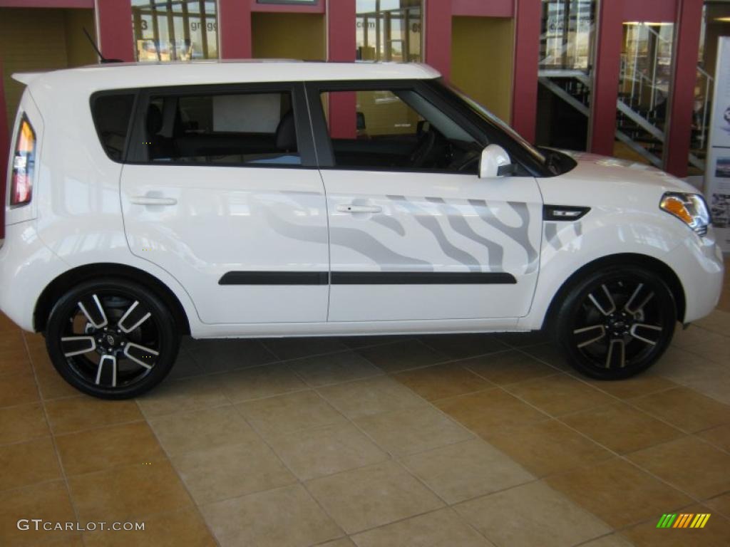 Clear White/Grey Graphics 2011 Kia Soul White Tiger Special Edition Exterior Photo #46251928