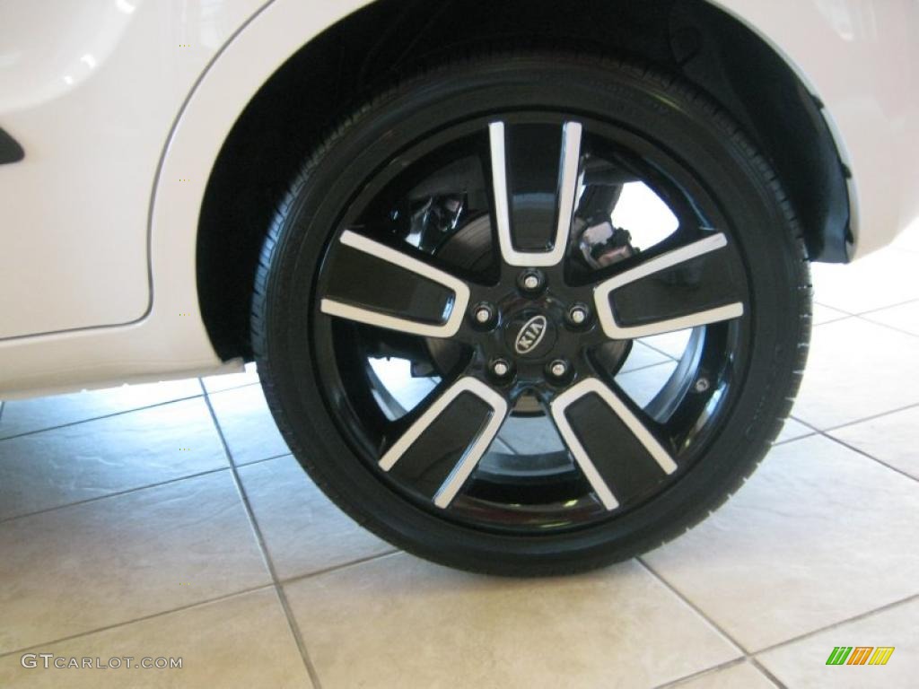 2011 Kia Soul White Tiger Special Edition Wheel Photo #46252093