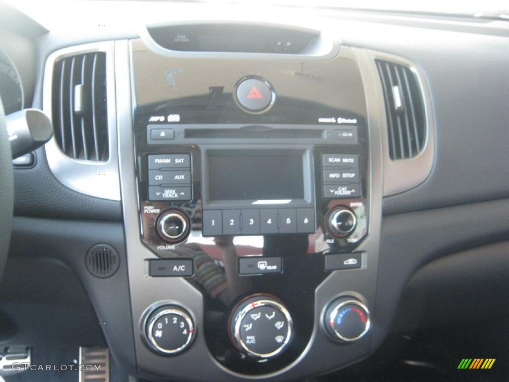 2011 Kia Forte Koup SX Controls Photo #46252246