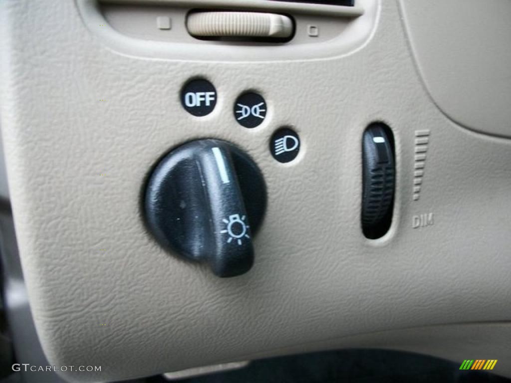2005 Ford Ranger XL Regular Cab Controls Photo #46252285