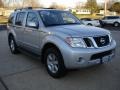 Silver Lightning - Pathfinder SE 4x4 Photo No. 3