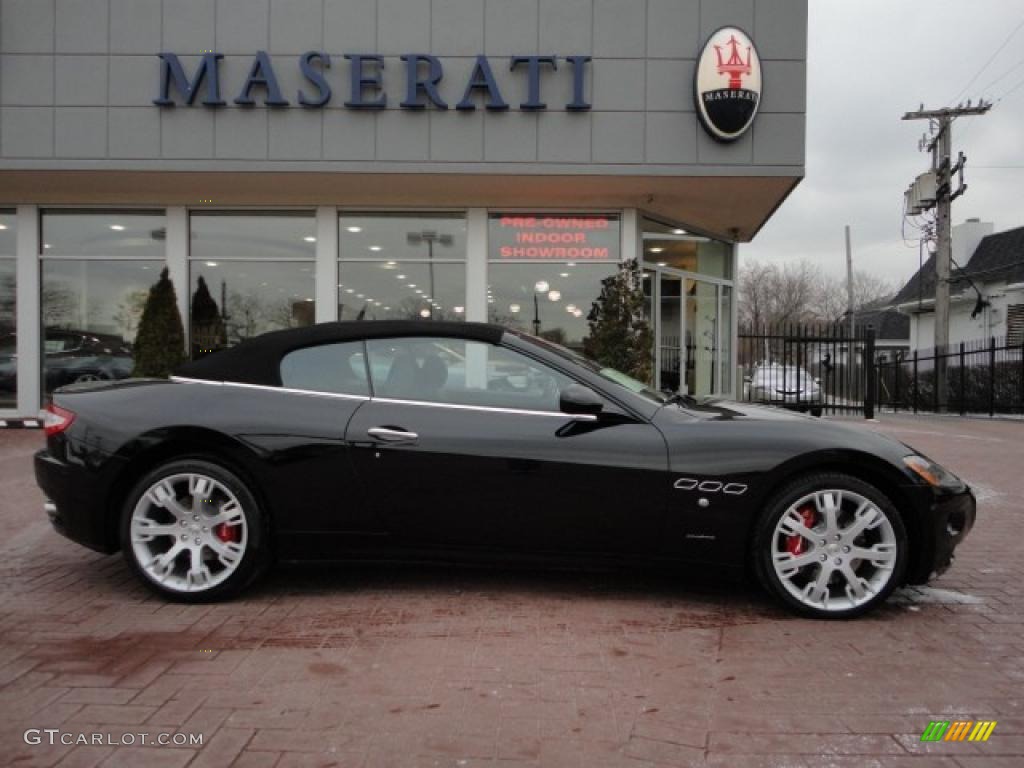 Nero (Black) Maserati GranTurismo Convertible