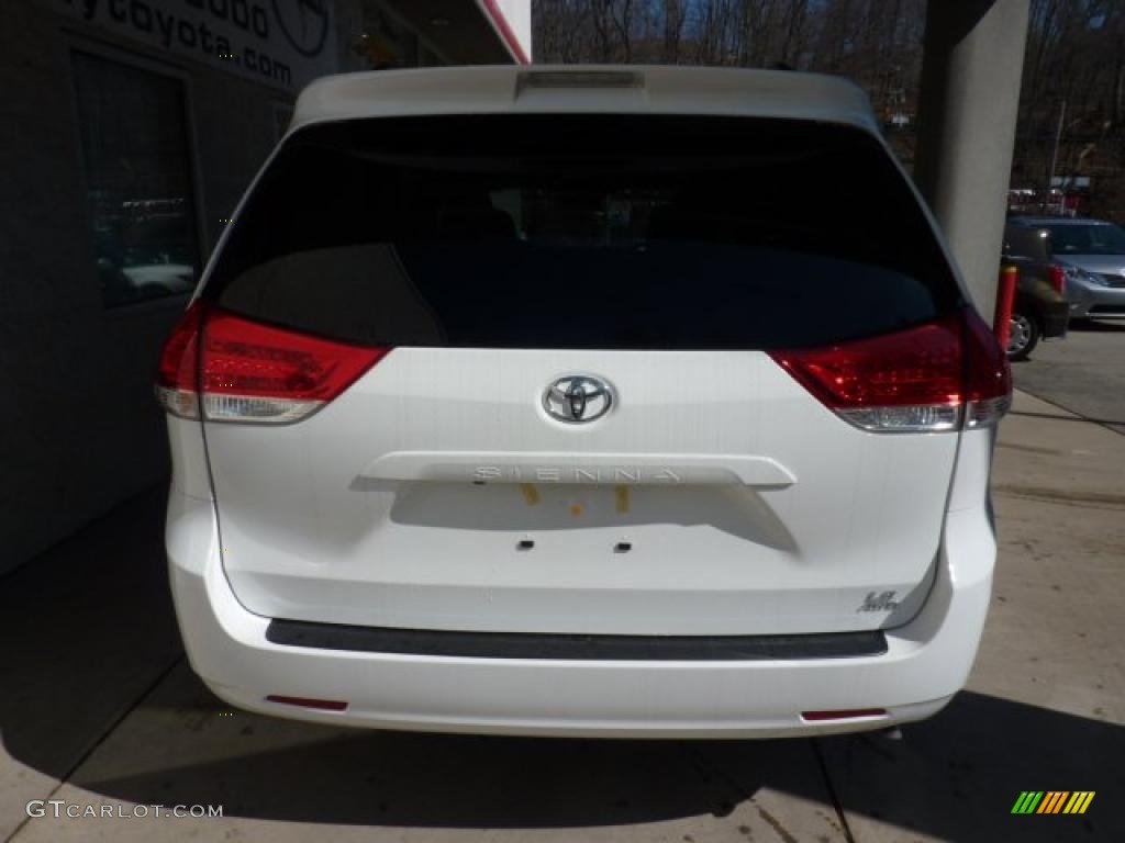 2011 Sienna LE AWD - Super White / Bisque photo #3