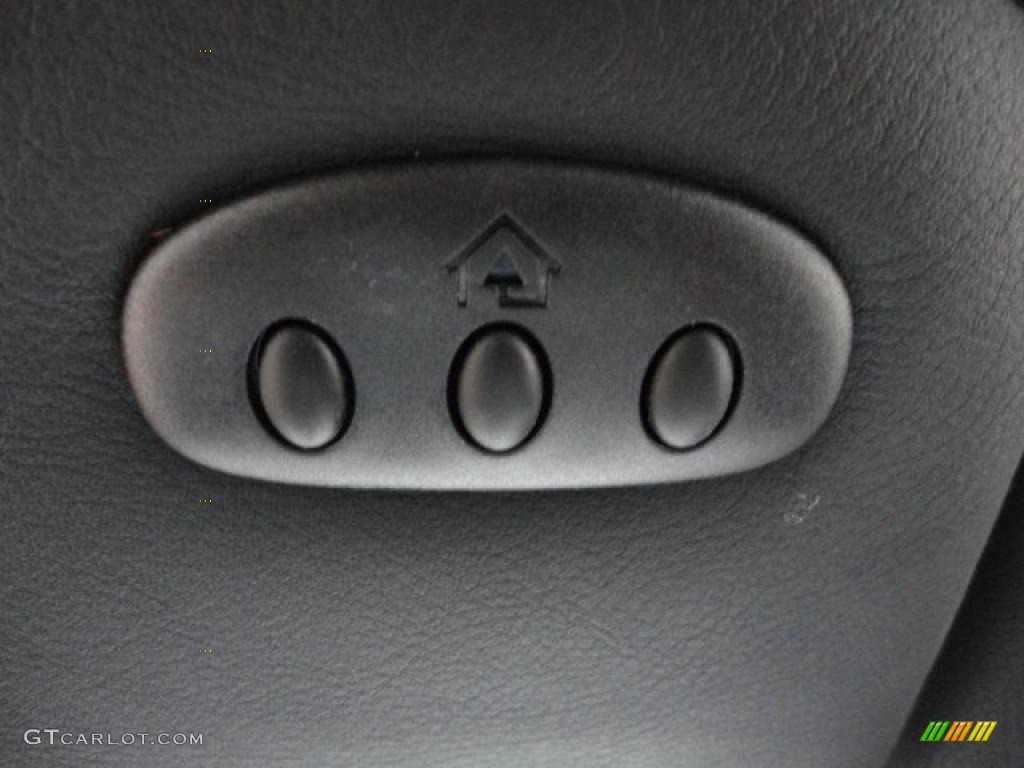 2011 Maserati GranTurismo Convertible GranCabrio Controls Photo #46253062