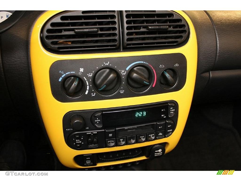 2004 Dodge Neon R/T Controls Photo #46253875