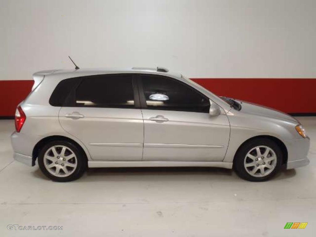 Clear Silver 2006 Kia Spectra Spectra5 Hatchback Exterior Photo #46255474
