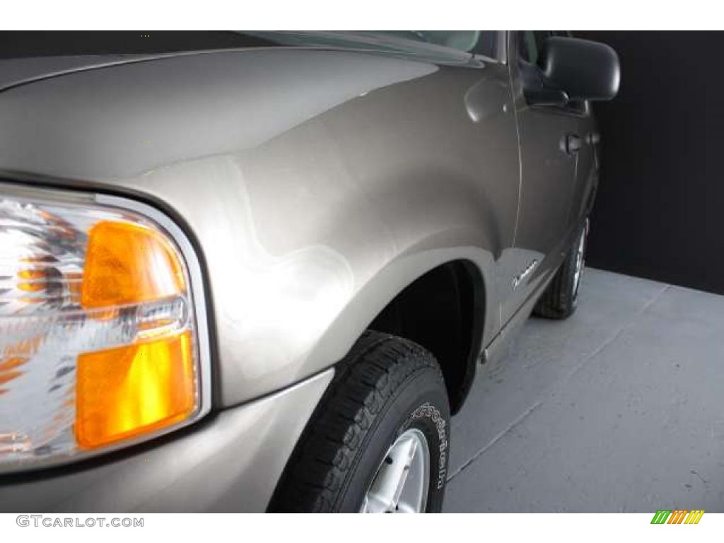 2004 Explorer XLT 4x4 - Mineral Grey Metallic / Graphite photo #24