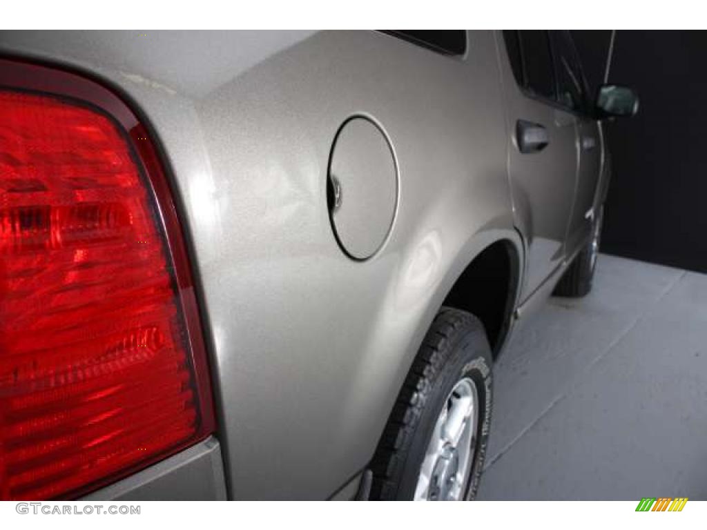 2004 Explorer XLT 4x4 - Mineral Grey Metallic / Graphite photo #25