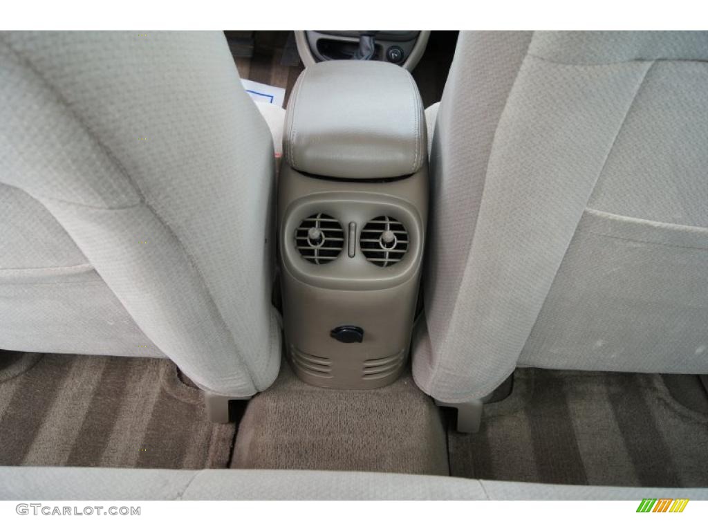 2005 Pontiac Bonneville SE Controls Photo #46259419