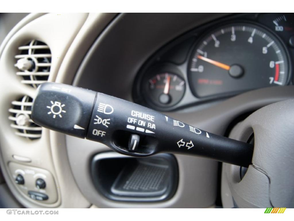 2005 Pontiac Bonneville SE Controls Photo #46259483