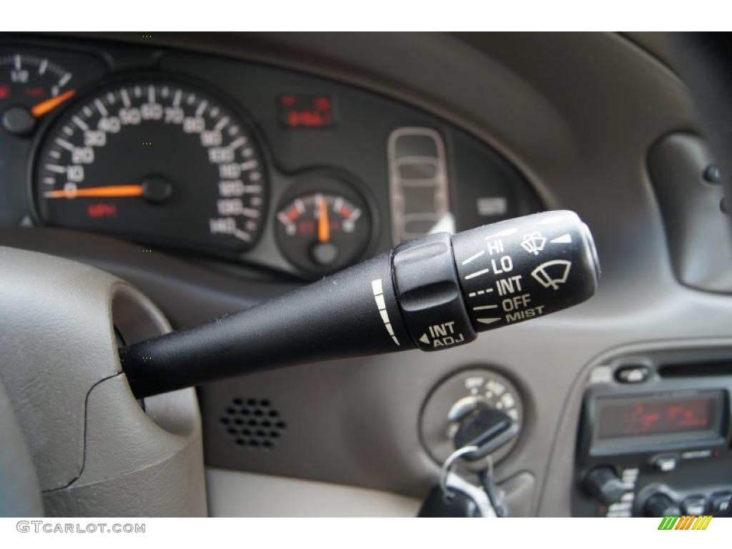 2005 Pontiac Bonneville SE Controls Photo #46259491