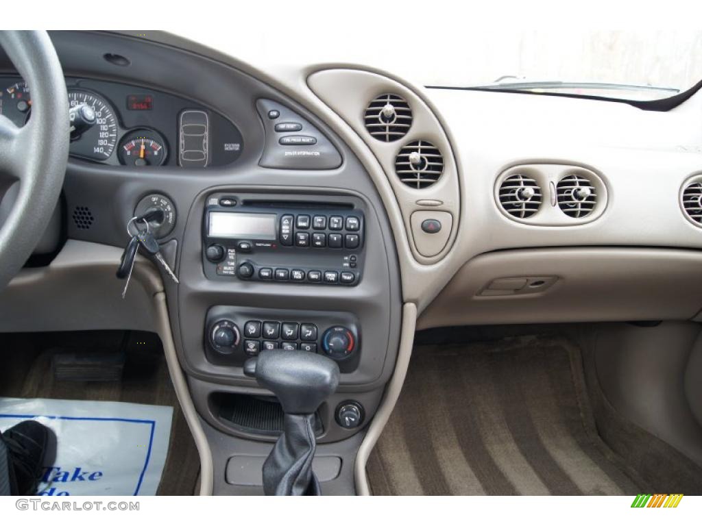 2005 Pontiac Bonneville SE Taupe Dashboard Photo #46259545