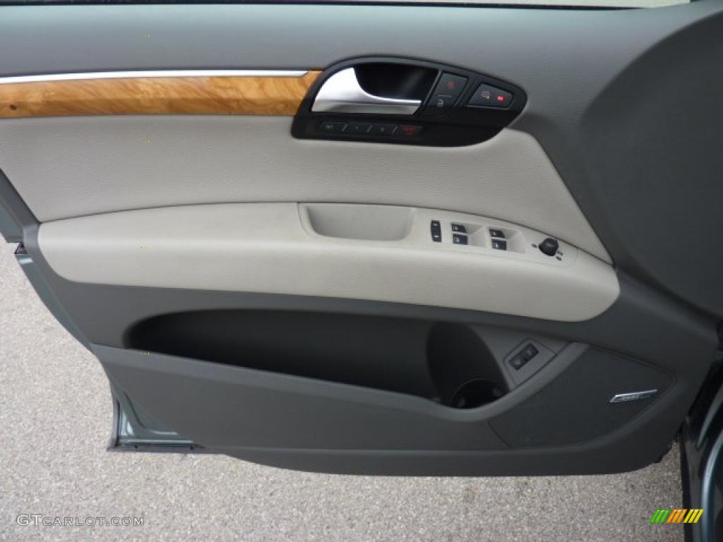 2007 Audi Q7 4.2 Premium quattro Limestone Grey Door Panel Photo #46259674