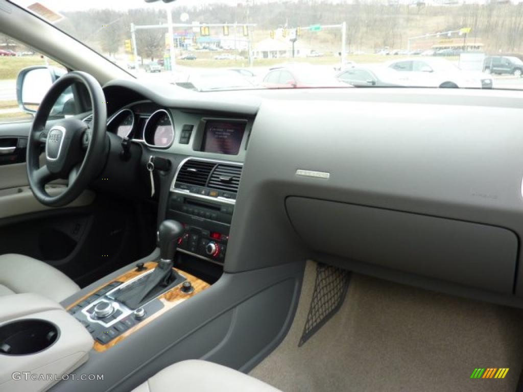 2007 Audi Q7 4.2 Premium quattro Limestone Grey Dashboard Photo #46259704