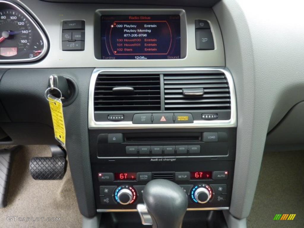 2007 Audi Q7 4.2 Premium quattro Controls Photo #46259725