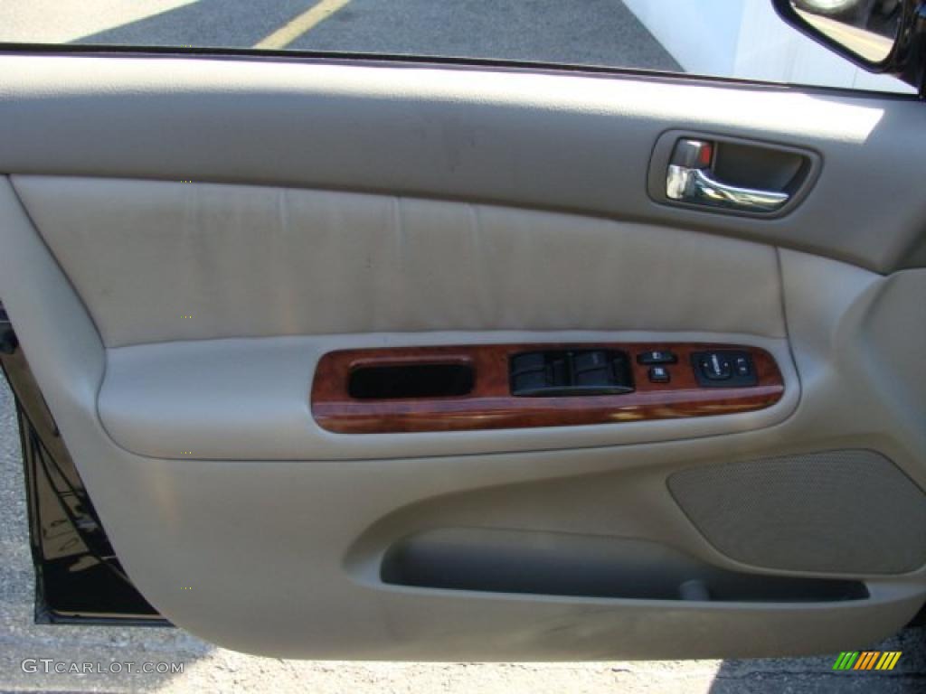 2003 Camry XLE - Black / Taupe photo #6