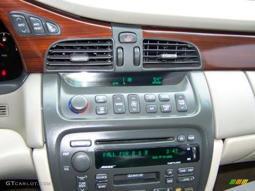 2000 Cadillac DeVille DTS Controls Photo #46260781