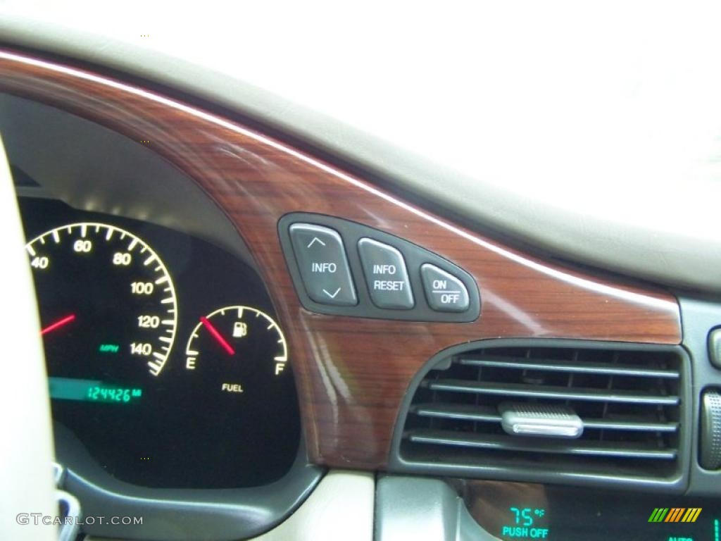 2000 Cadillac DeVille DTS Controls Photo #46260895