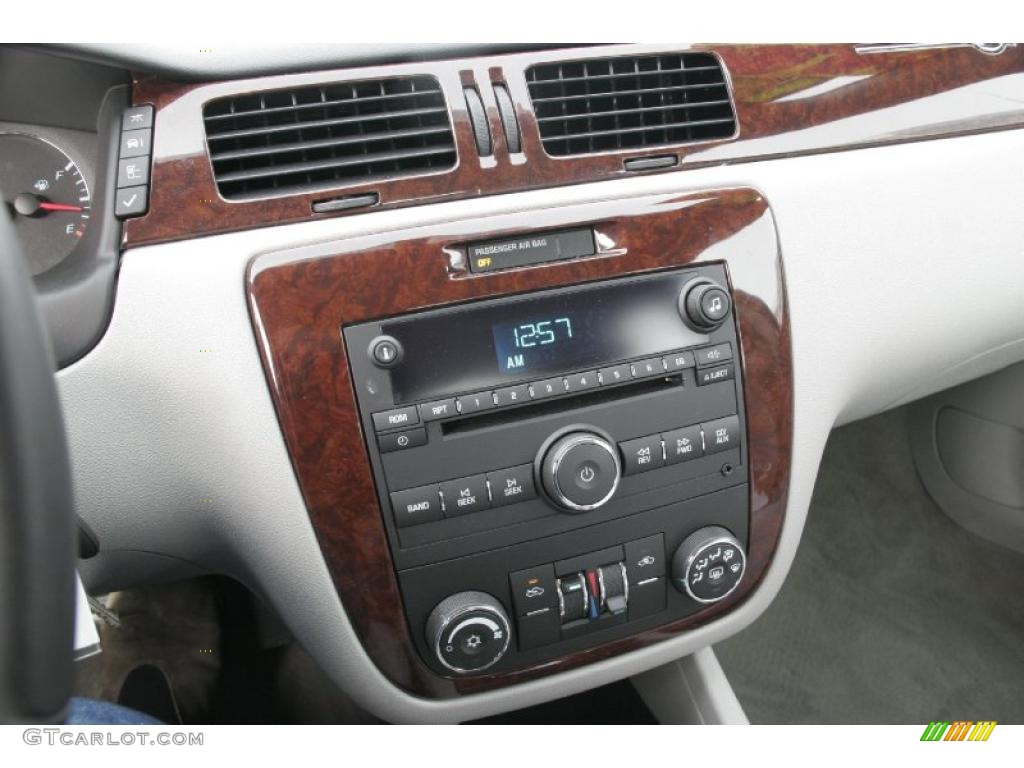 2010 Impala LT - Summit White / Gray photo #23