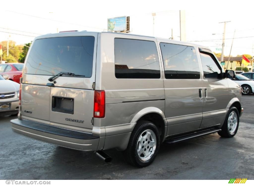 2005 Astro LS Passenger Van - Light Autumnwood Metallic / Medium Gray photo #10