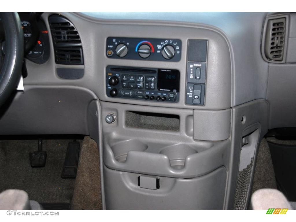 2005 Chevrolet Astro LS Passenger Van Controls Photo #46265071