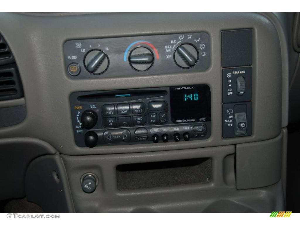 2005 Chevrolet Astro LS Passenger Van Controls Photo #46265101