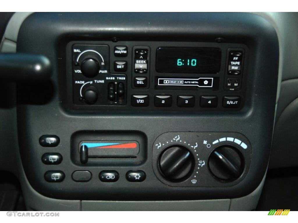 2000 Chrysler Voyager Standard Voyager Model Controls Photo #46265401