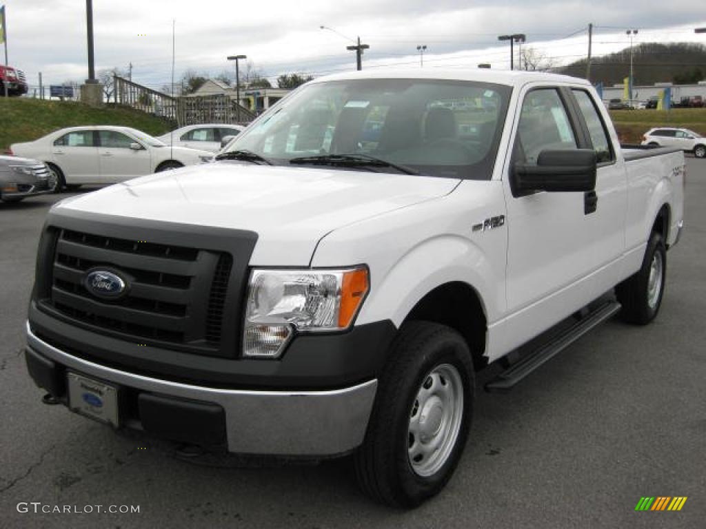 2011 F150 XL SuperCab 4x4 - Oxford White / Steel Gray photo #2