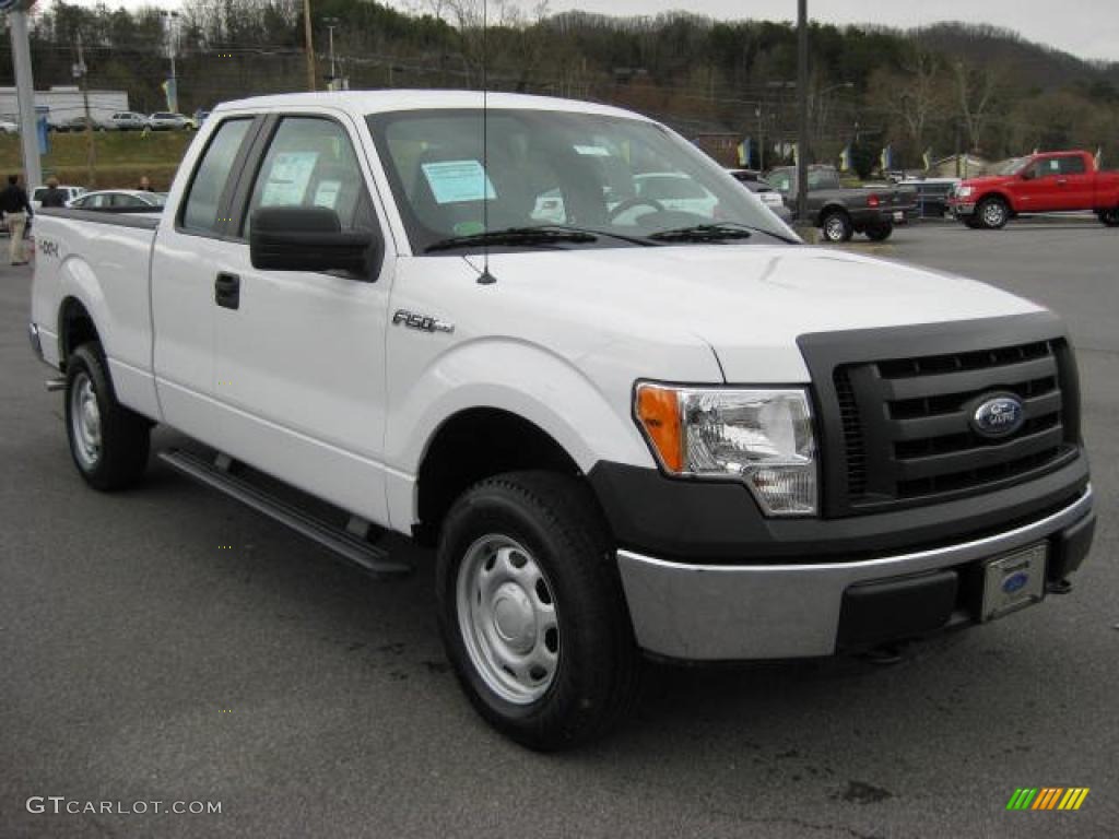 2011 F150 XL SuperCab 4x4 - Oxford White / Steel Gray photo #4