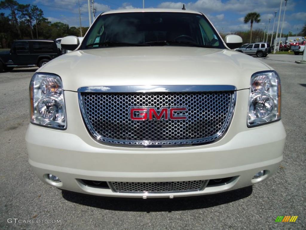 White Diamond Tricoat 2010 GMC Yukon Denali Exterior Photo #46268833