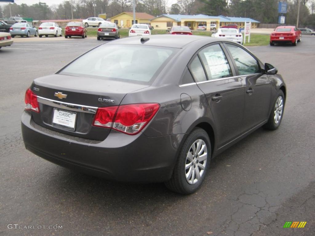 2011 Cruze LS - Taupe Gray Metallic / Jet Black/Medium Titanium photo #5