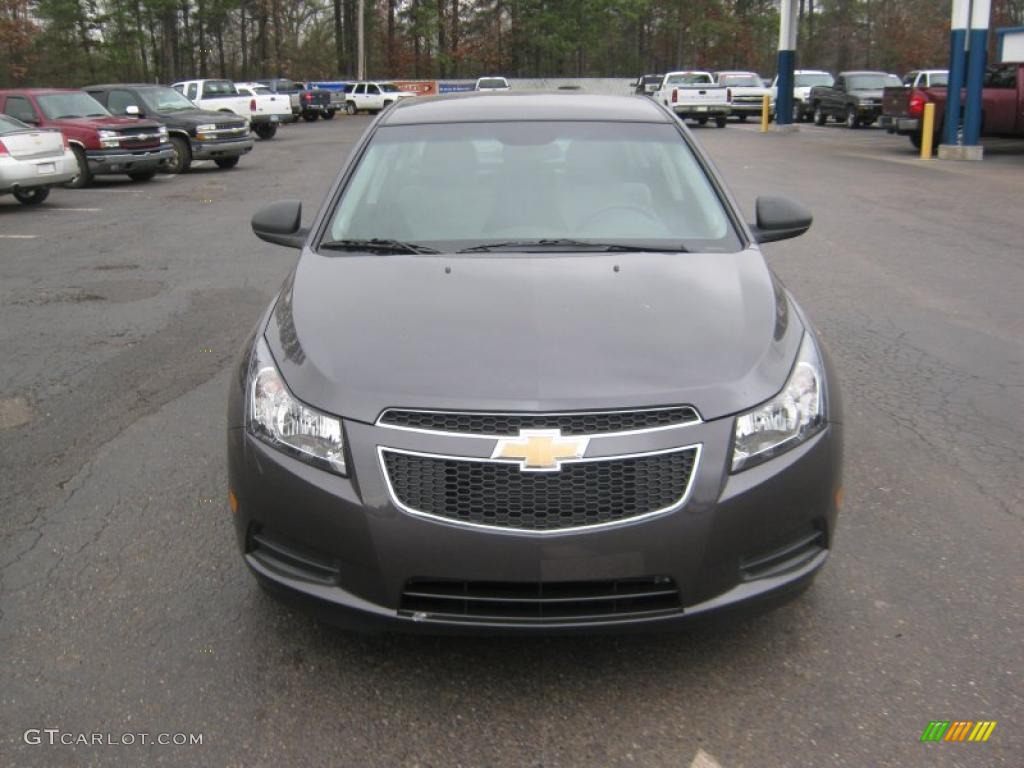2011 Cruze LS - Taupe Gray Metallic / Jet Black/Medium Titanium photo #8
