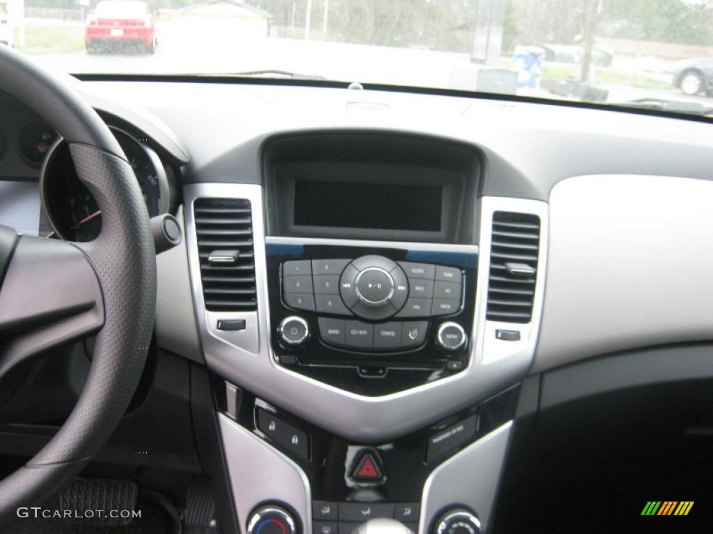 2011 Cruze LS - Taupe Gray Metallic / Jet Black/Medium Titanium photo #9