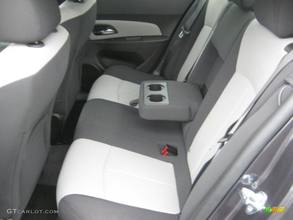 2011 Cruze LS - Taupe Gray Metallic / Jet Black/Medium Titanium photo #14