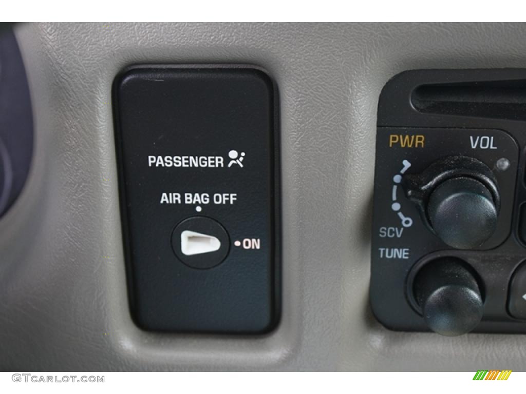 2002 Chevrolet S10 LS Regular Cab Controls Photo #46270234