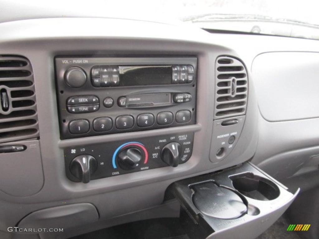 2003 Ford F150 XL Regular Cab 4x4 Controls Photo #46270546