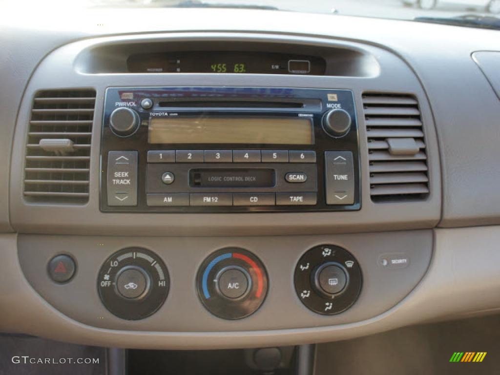 2004 Toyota Camry LE V6 Controls Photos