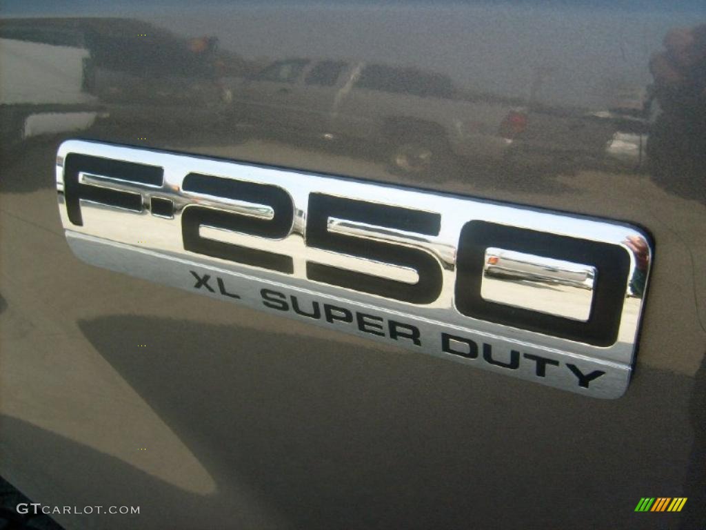 2006 Ford F250 Super Duty XL Regular Cab 4x4 Marks and Logos Photo #46273741